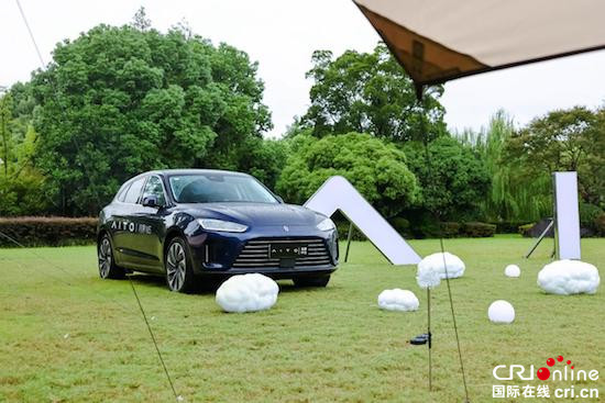 Family car new experience AITO ask the world M7 Shanghai owners officially delivered _fororder_image006