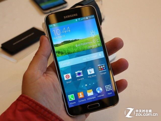 The only dual-card phone king, Samsung S5 G9009D dropped to 4299
